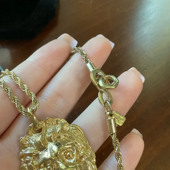 KJL Kenneth J Lane Lion Head Door Knocker Gold Tone Long Necklace 33.5” - Picture 8 of 10